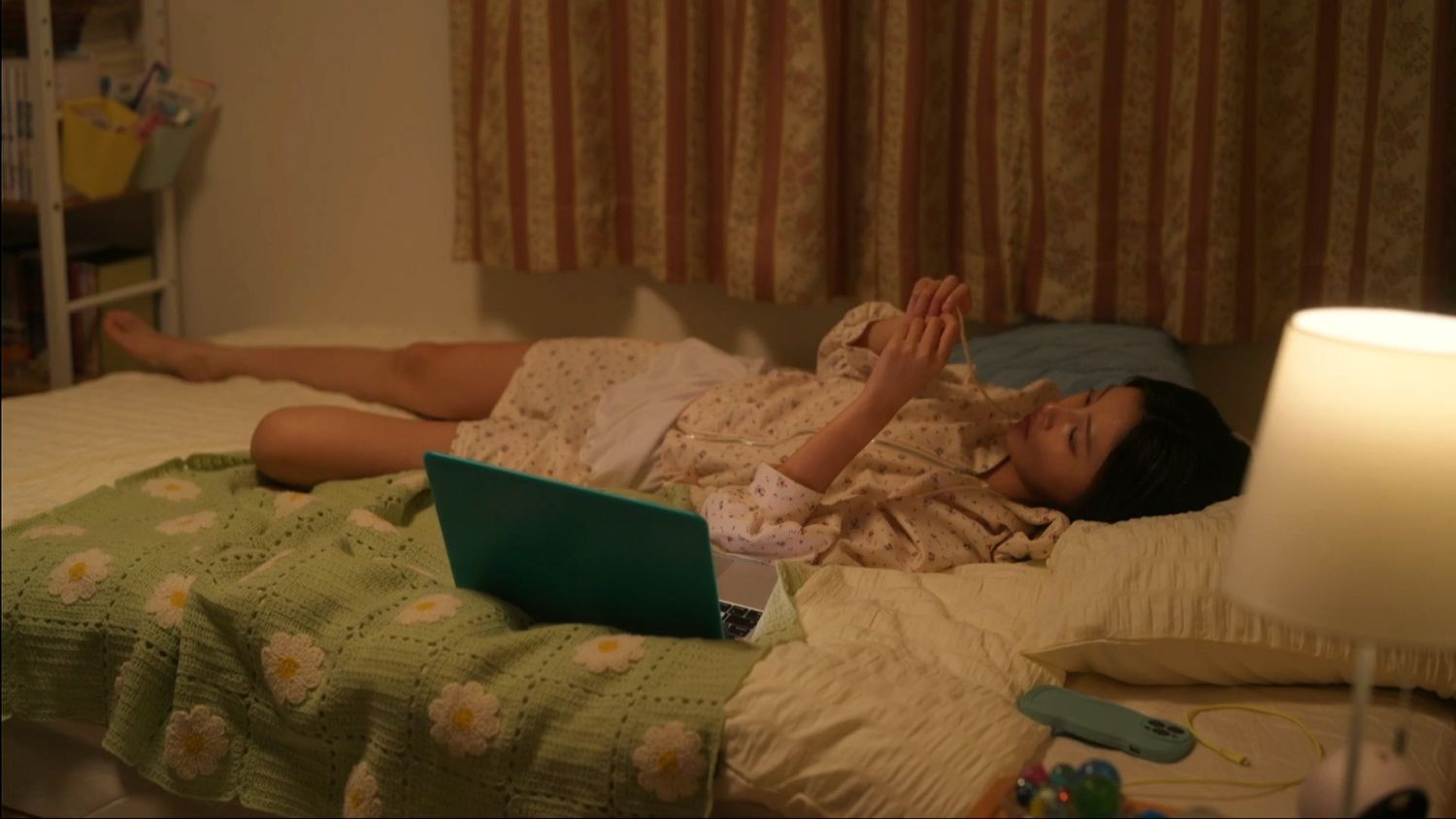 Behind-the-scenes cut of Kang Hyewon