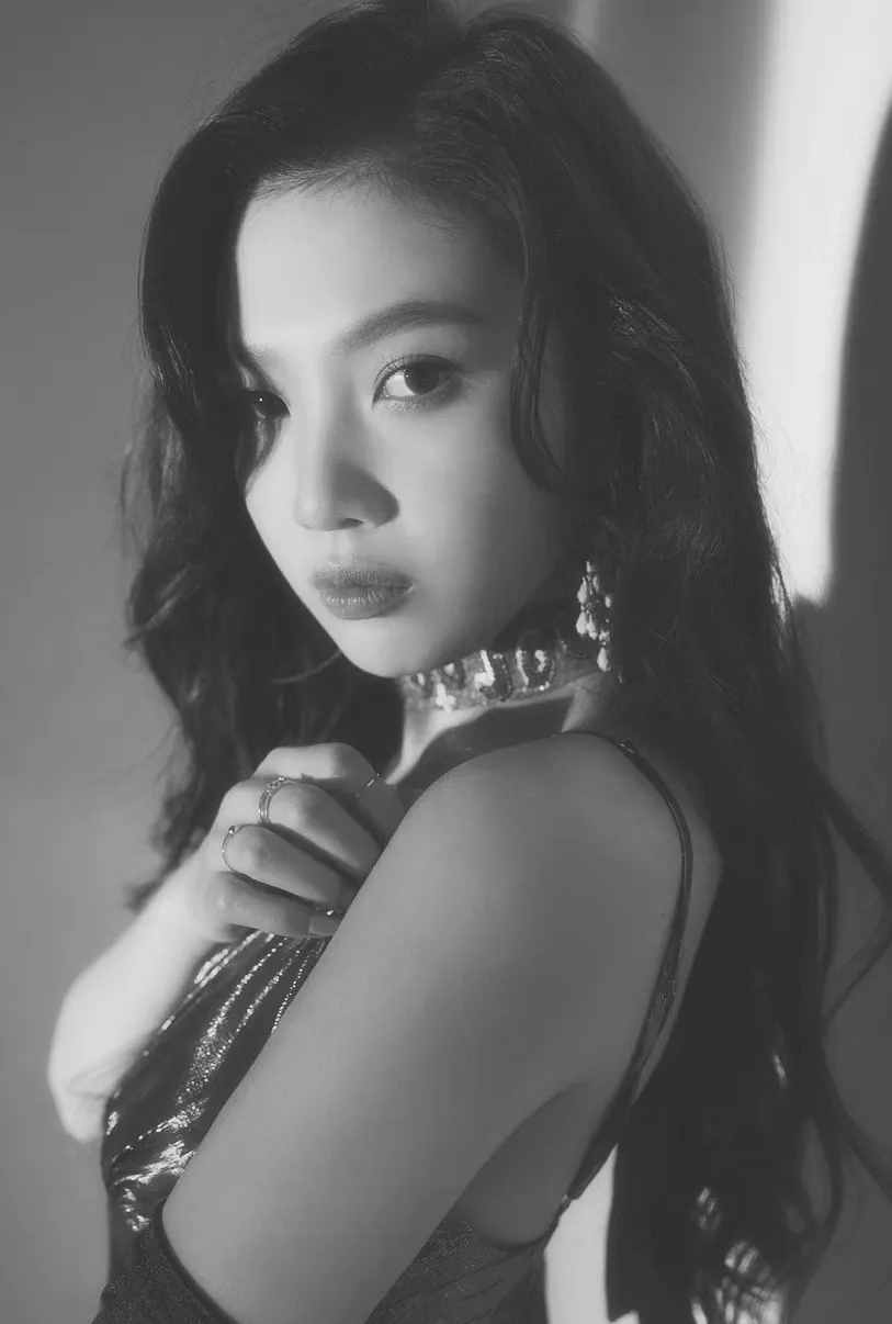 Recent activity shot of Joy (Red Velvet)