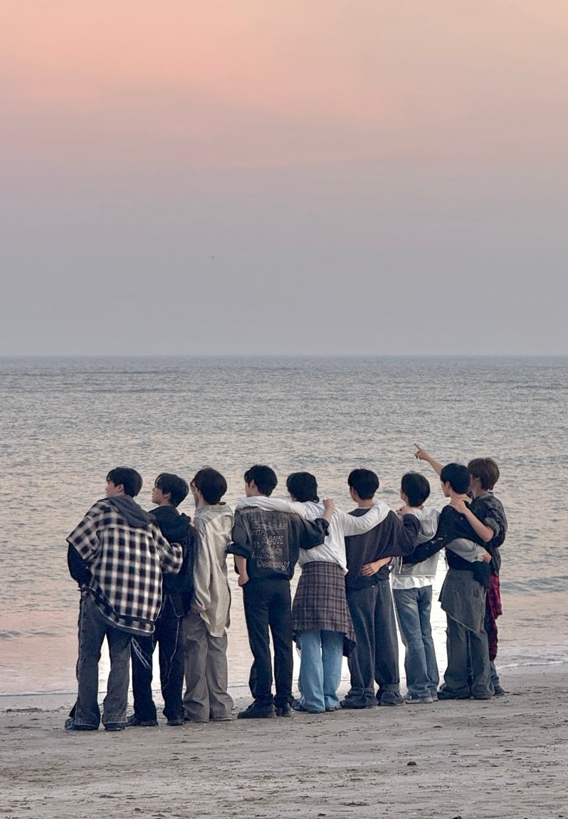 A moment captured by Park Gunwook (ZEROBASEONE)'s fan