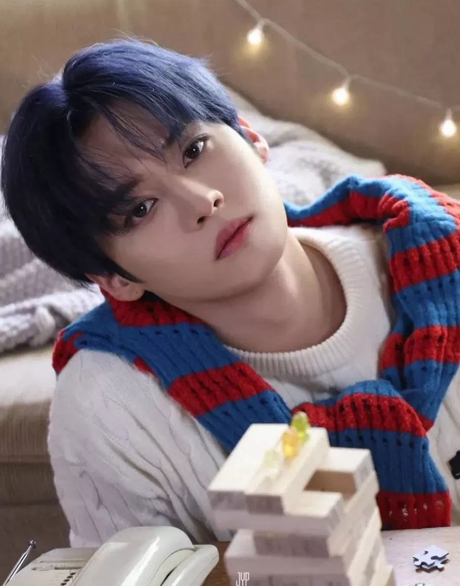 Latest photo of Lee Know (Stray Kids)