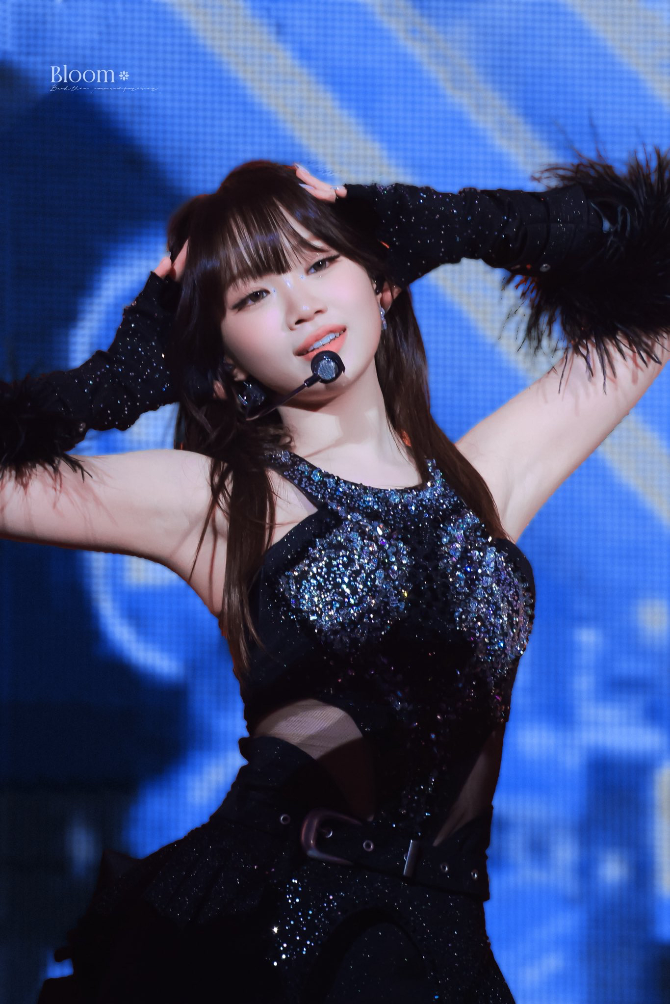 Latest photo of Kim Chaewon (LE SSERAFIM)