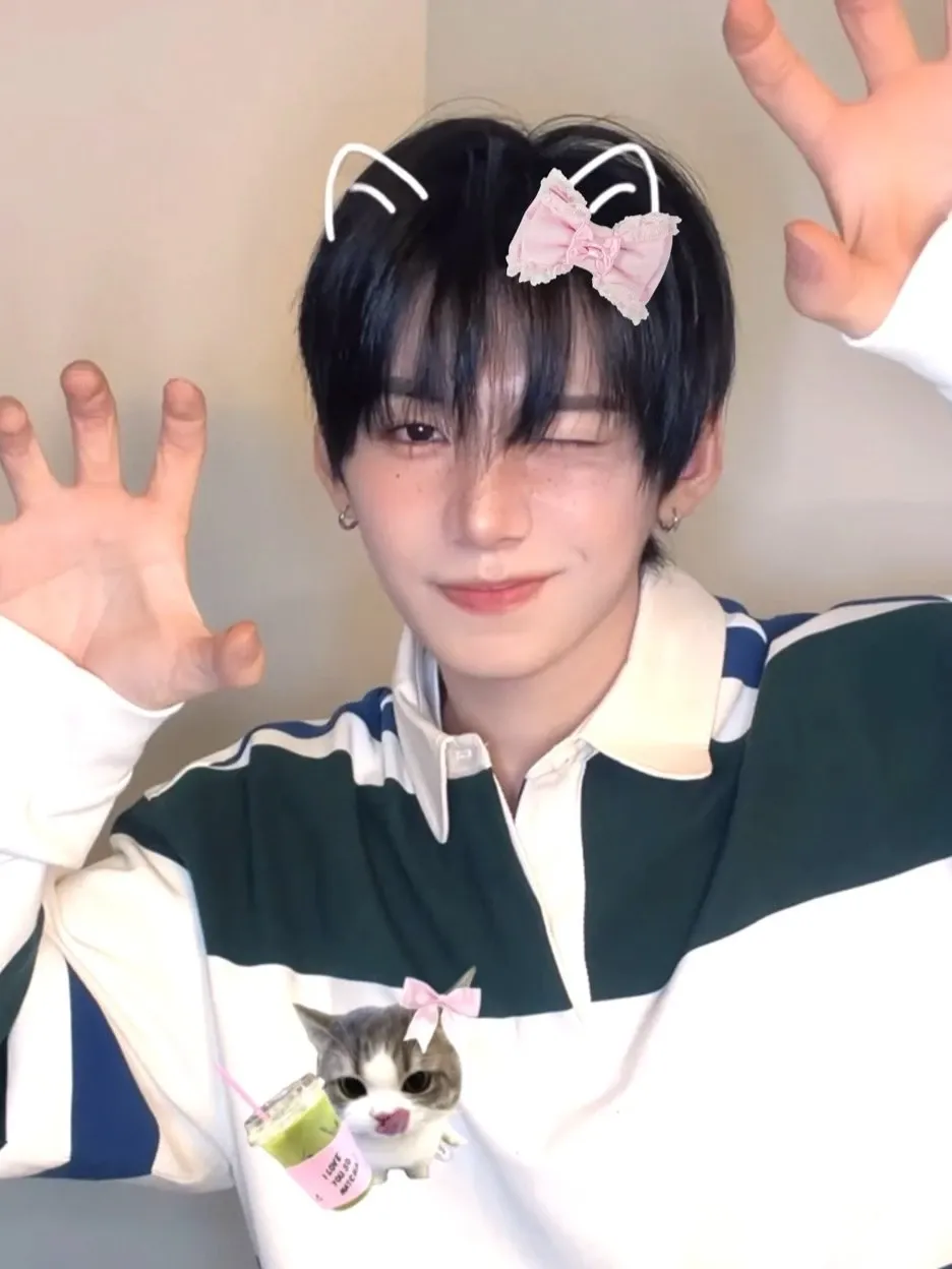 A moment captured by Park Han (AHOF)'s fan