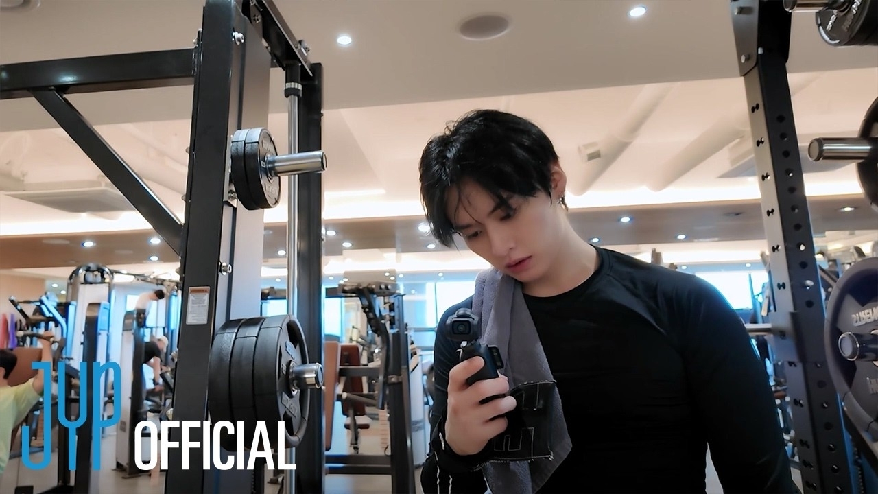 Behind-the-scenes cut of Lee Know (Stray Kids)