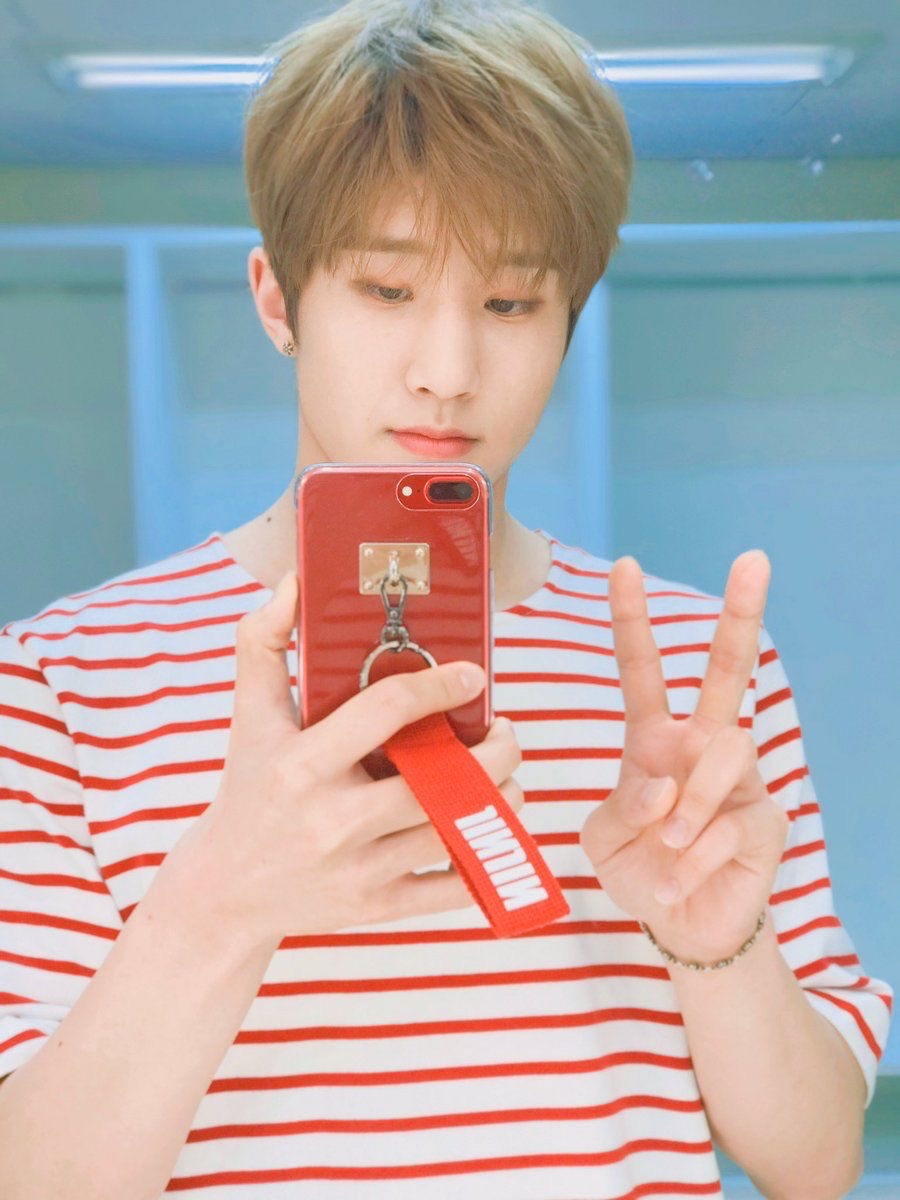 A moment captured by Jinjin (ASTRO)'s fan