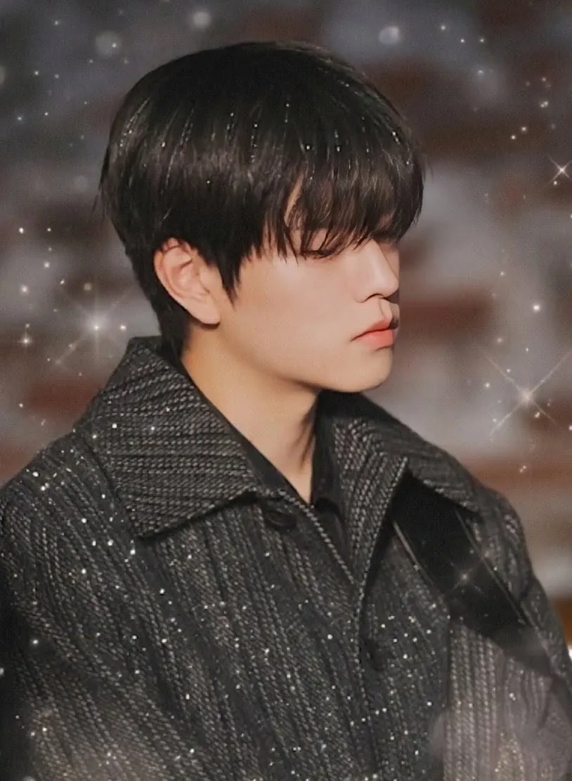 Behind-the-scenes cut of Seungmin (Stray Kids)