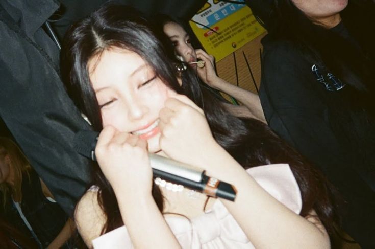 Behind-the-scenes cut of Wonhee (ILLIT)