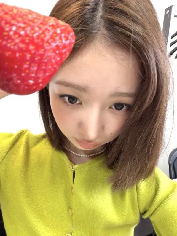 Behind-the-scenes cut of Rei (IVE)