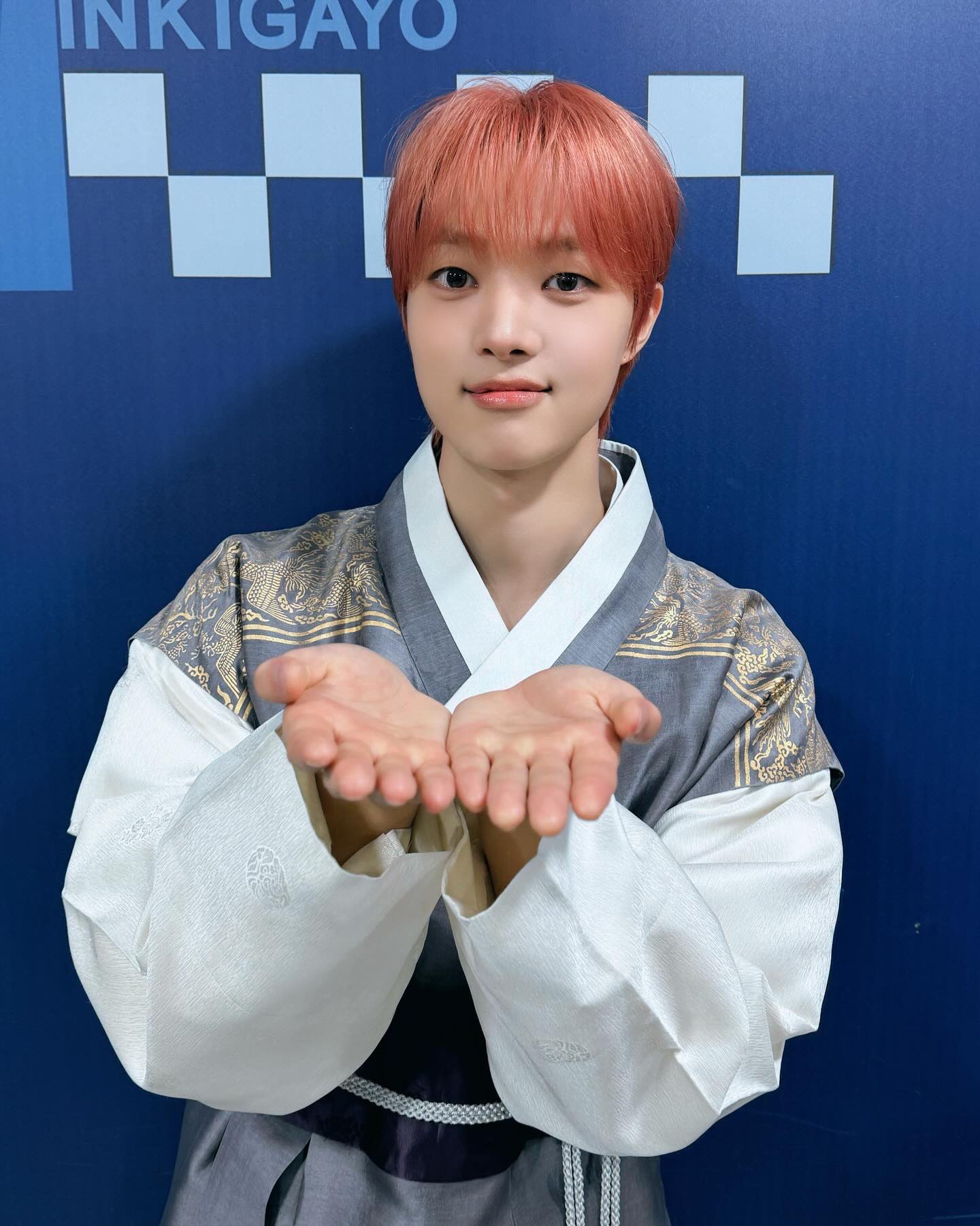 Latest photo of EJ (&TEAM)