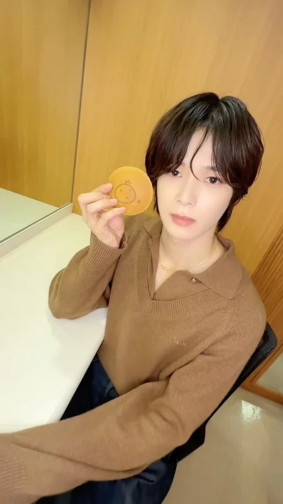 A moment captured by K (&TEAM)'s fan