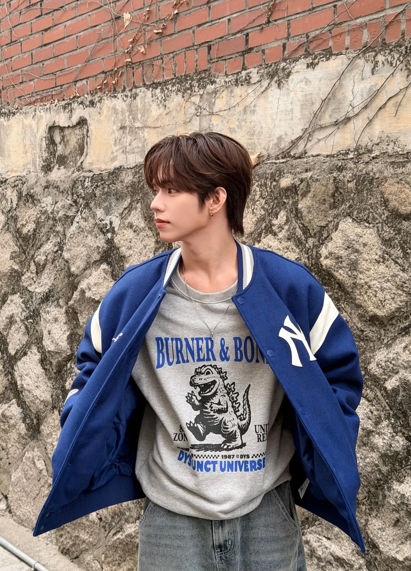 A moment captured by JL (AHOF)'s fan