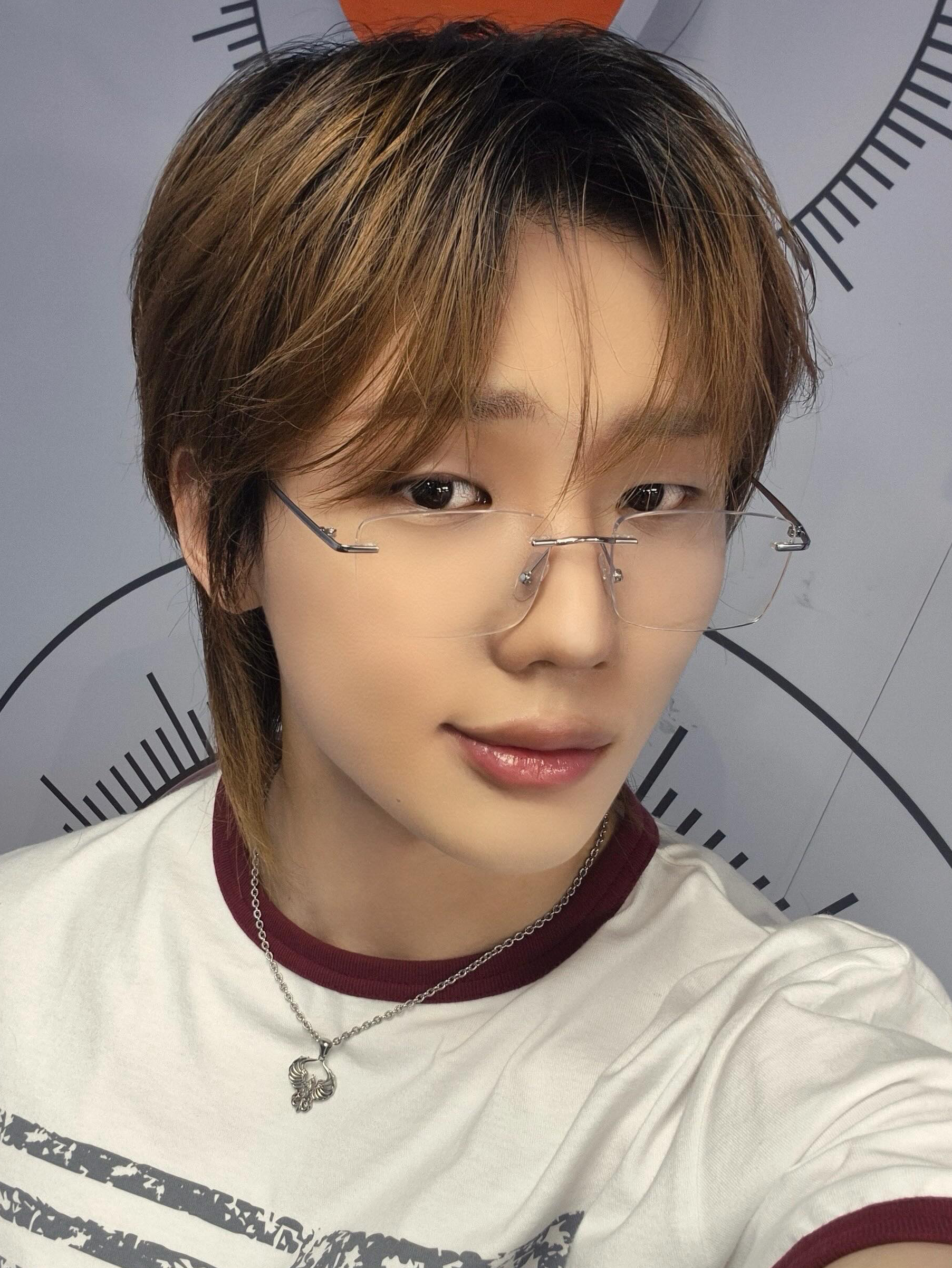 Behind-the-scenes cut of Junhyeok (TNX)