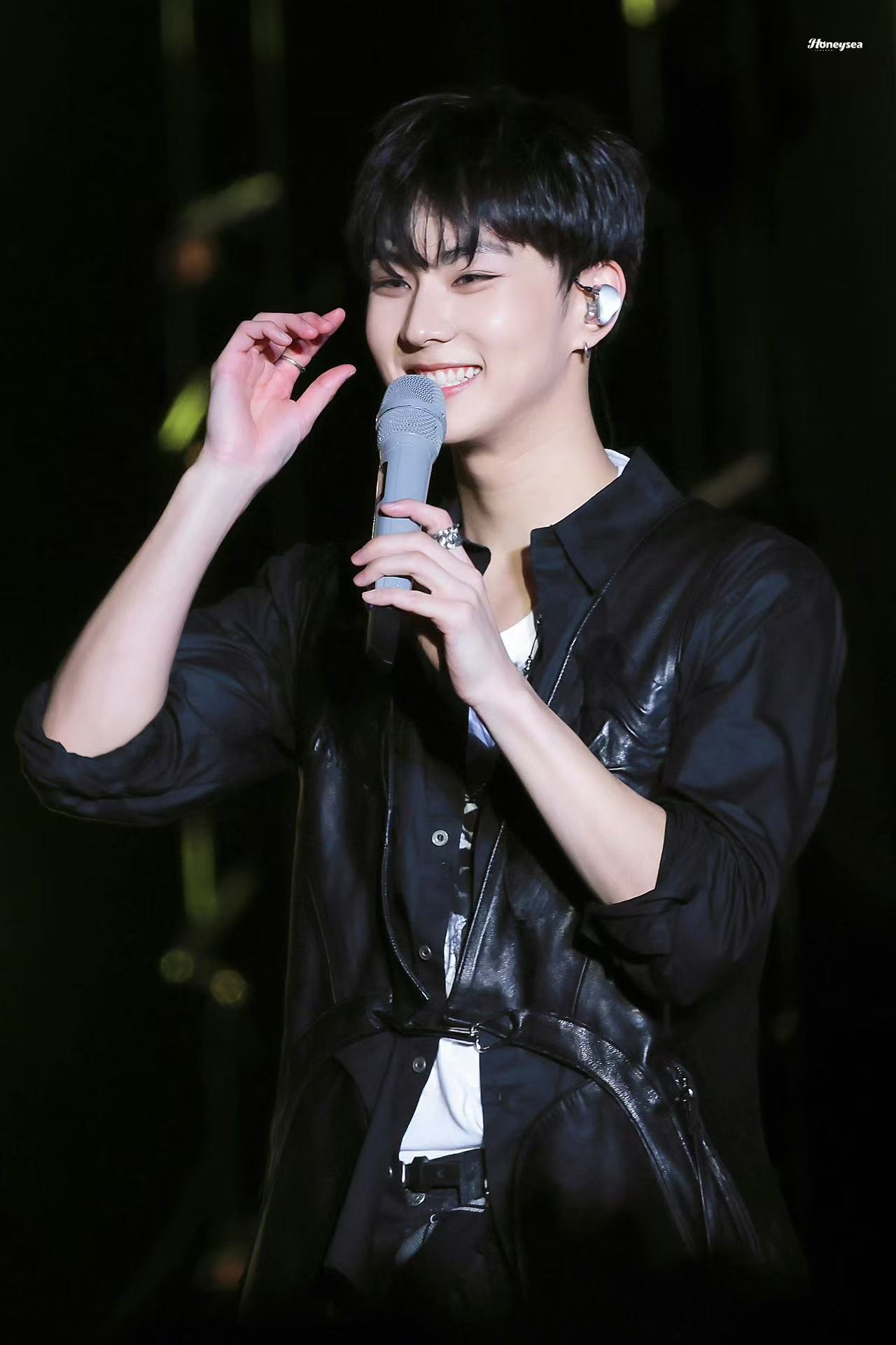 A moment captured by Jungwon (ENHYPEN)'s fan