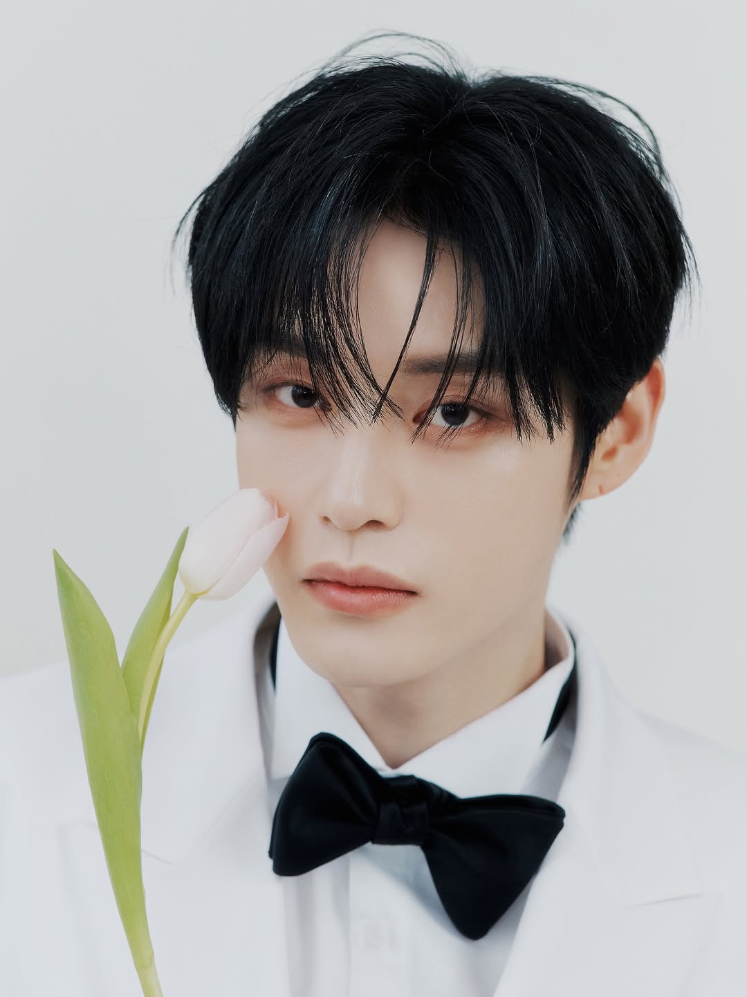 Behind-the-scenes cut of Kim Jiwoong (ZEROBASEONE)