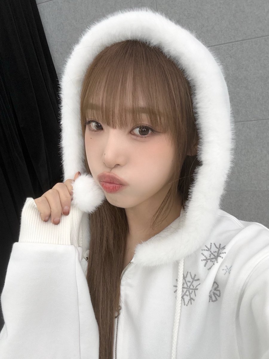 Behind-the-scenes cut of Choi Yena