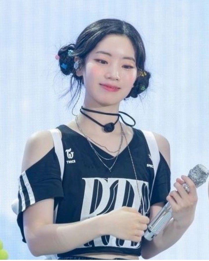 Foto aktivitas terbaru Dahyun (TWICE)