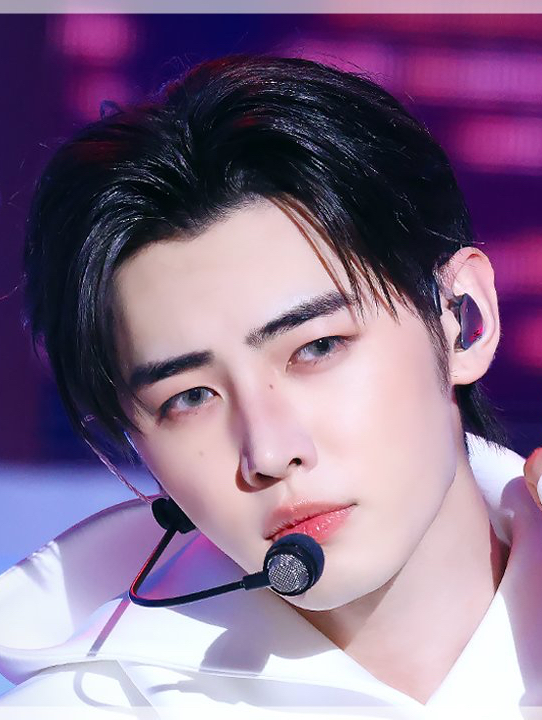 성훈 (ENHYPEN) 최근 활동샷