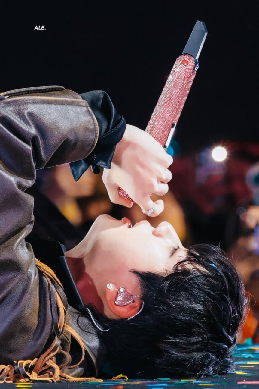Foto aktivitas terbaru Jin (BTS)
