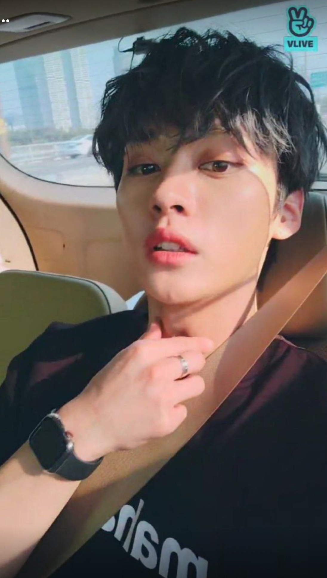 Fandom-recommended wallpaper image of Lee Know (Stray Kids)