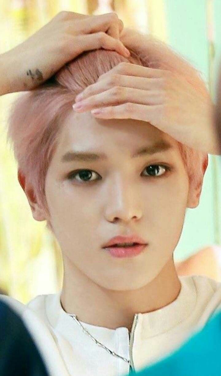 A heartfelt wallpaper shared by Taeyong (NCT 127)'s fans