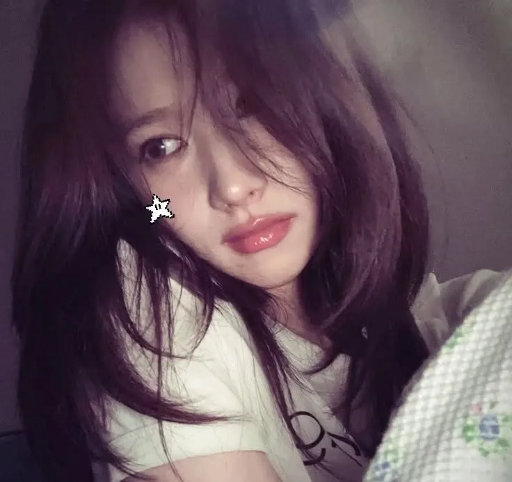 Foto terbaru Sana (TWICE)