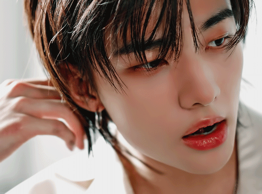 Latest photo of Hyunjin (Stray Kids)