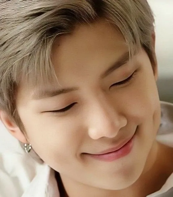 Momen yang diabadikan oleh penggemar RM (BTS)