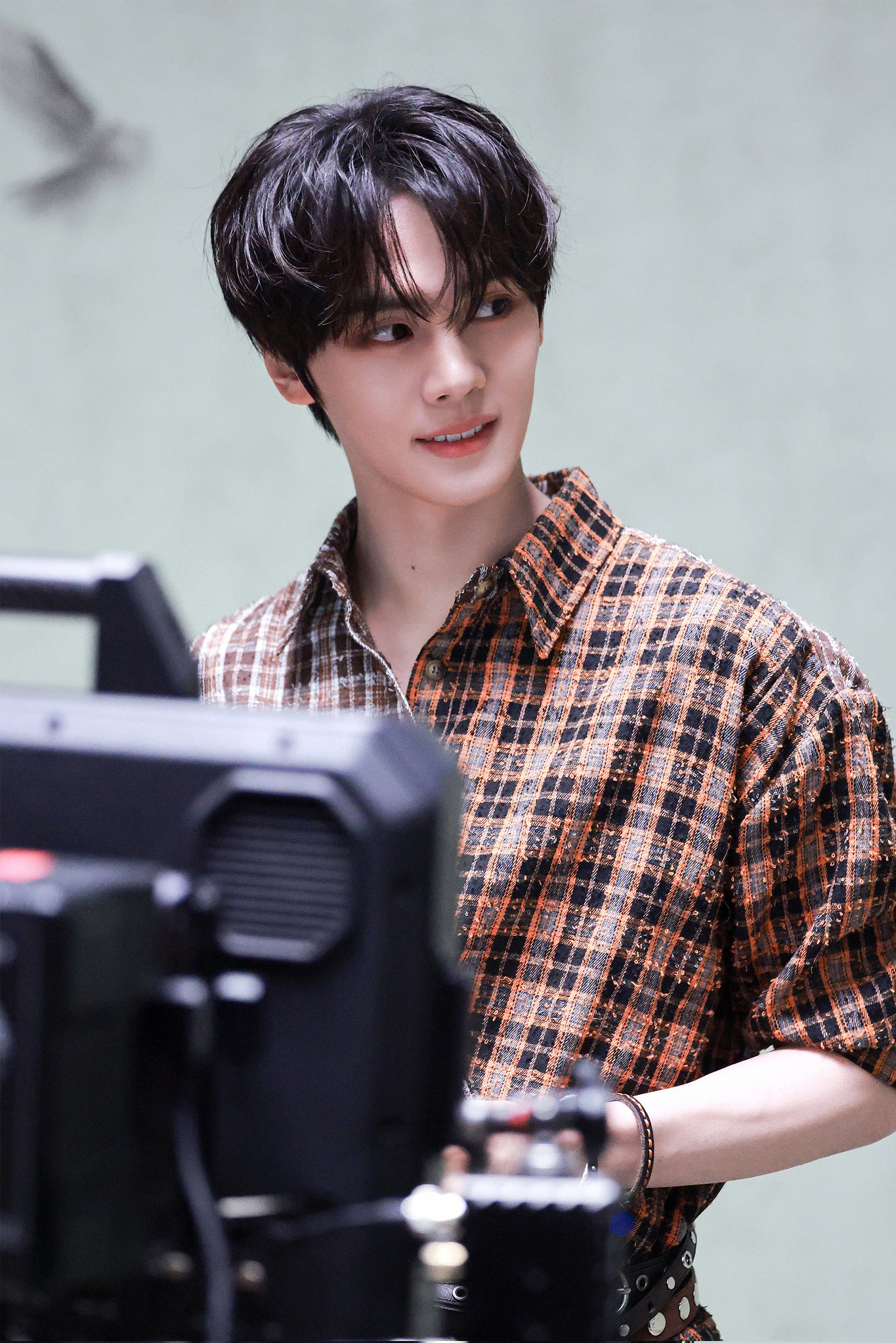 Behind-the-scenes cut of Kim Gyuvin