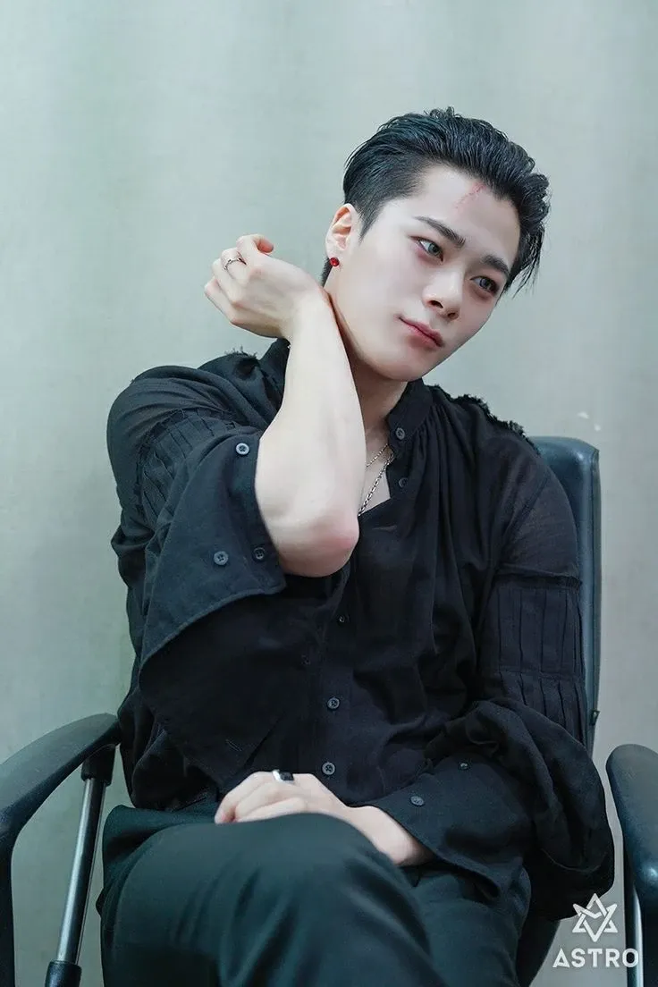 A moment captured by Moonbin (ASTRO)'s fan