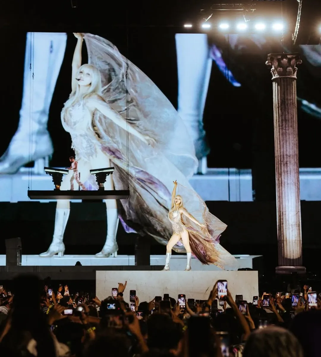 Momen yang diabadikan oleh penggemar Lisa (BLACKPINK)