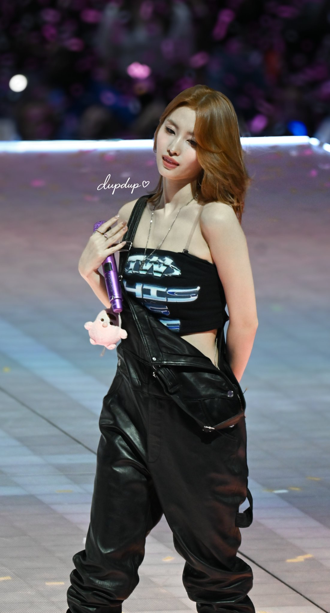 Fandom-recommended wallpaper image of 모모 (TWICE)