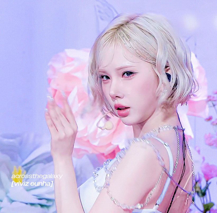 A moment captured by Eunha (GFRIEND, VIVIZ)'s fan