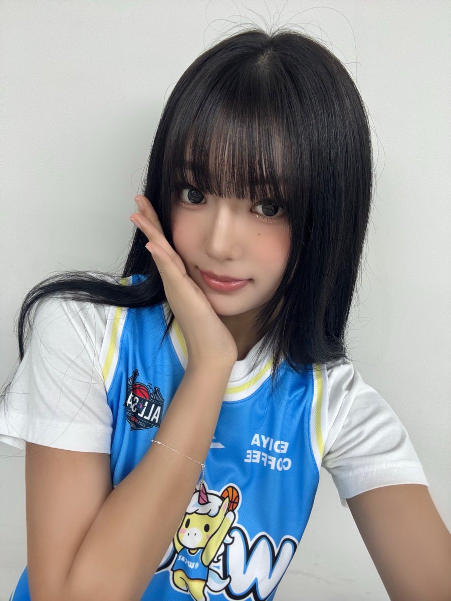 Behind-the-scenes cut of H1-KEY