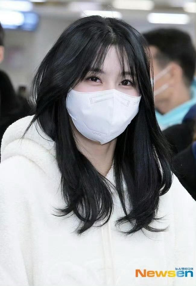 Foto aktivitas terbaru Momo (TWICE)