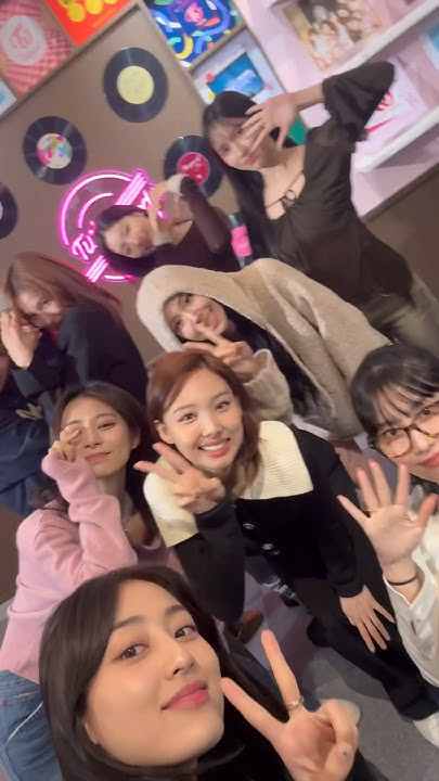 모모 (TWICE)의 최신 사진