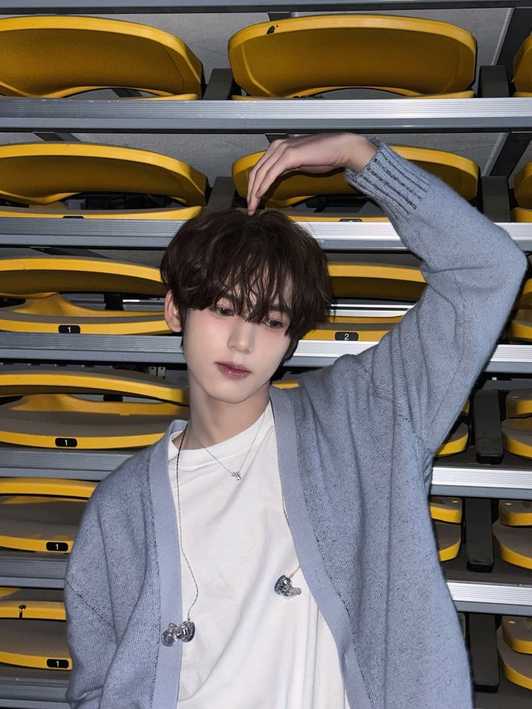 Recent activity shot of Han Yujin (ZEROBASEONE)