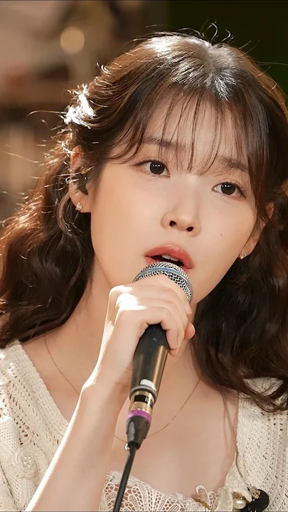 아이유 최근 활동샷