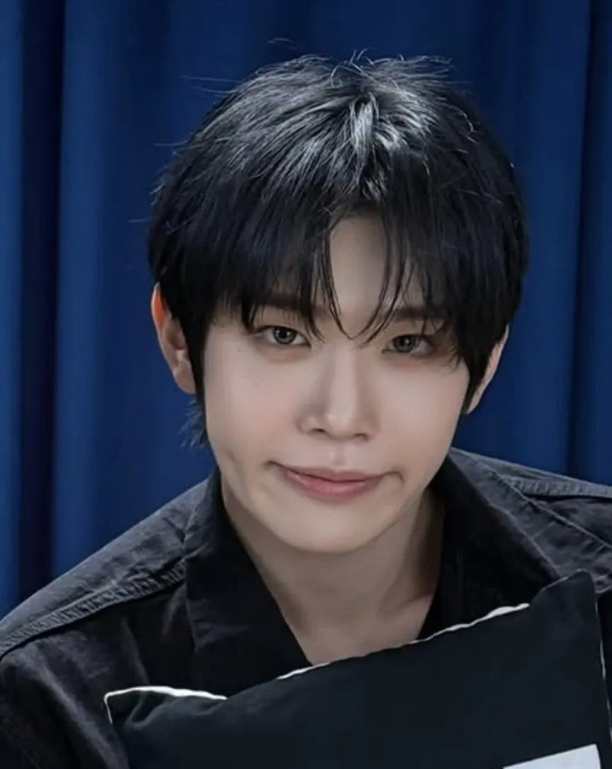 Recent activity shot of Kim Taerae (ZEROBASEONE)