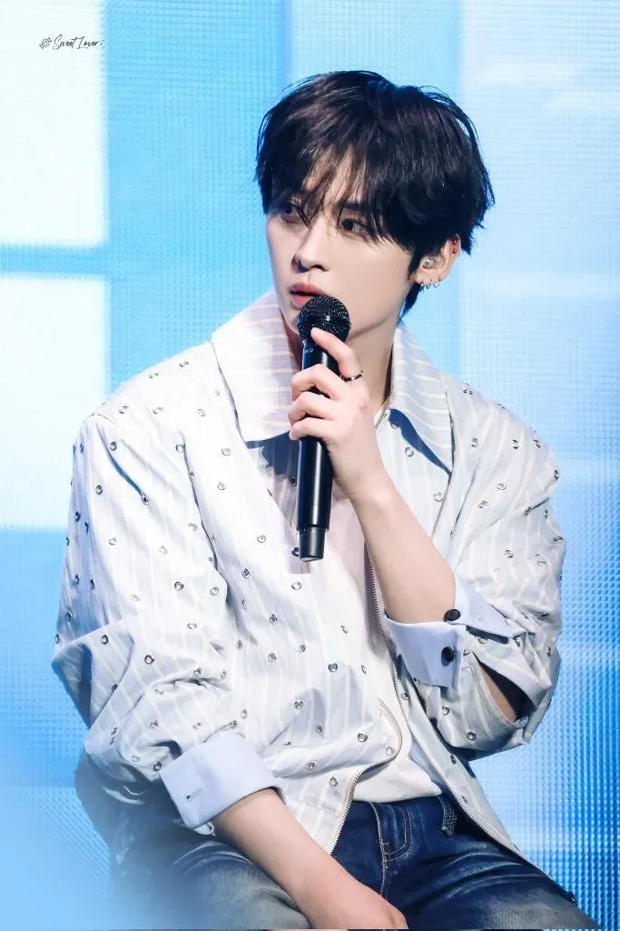 Latest photo of Lee Know (Stray Kids)