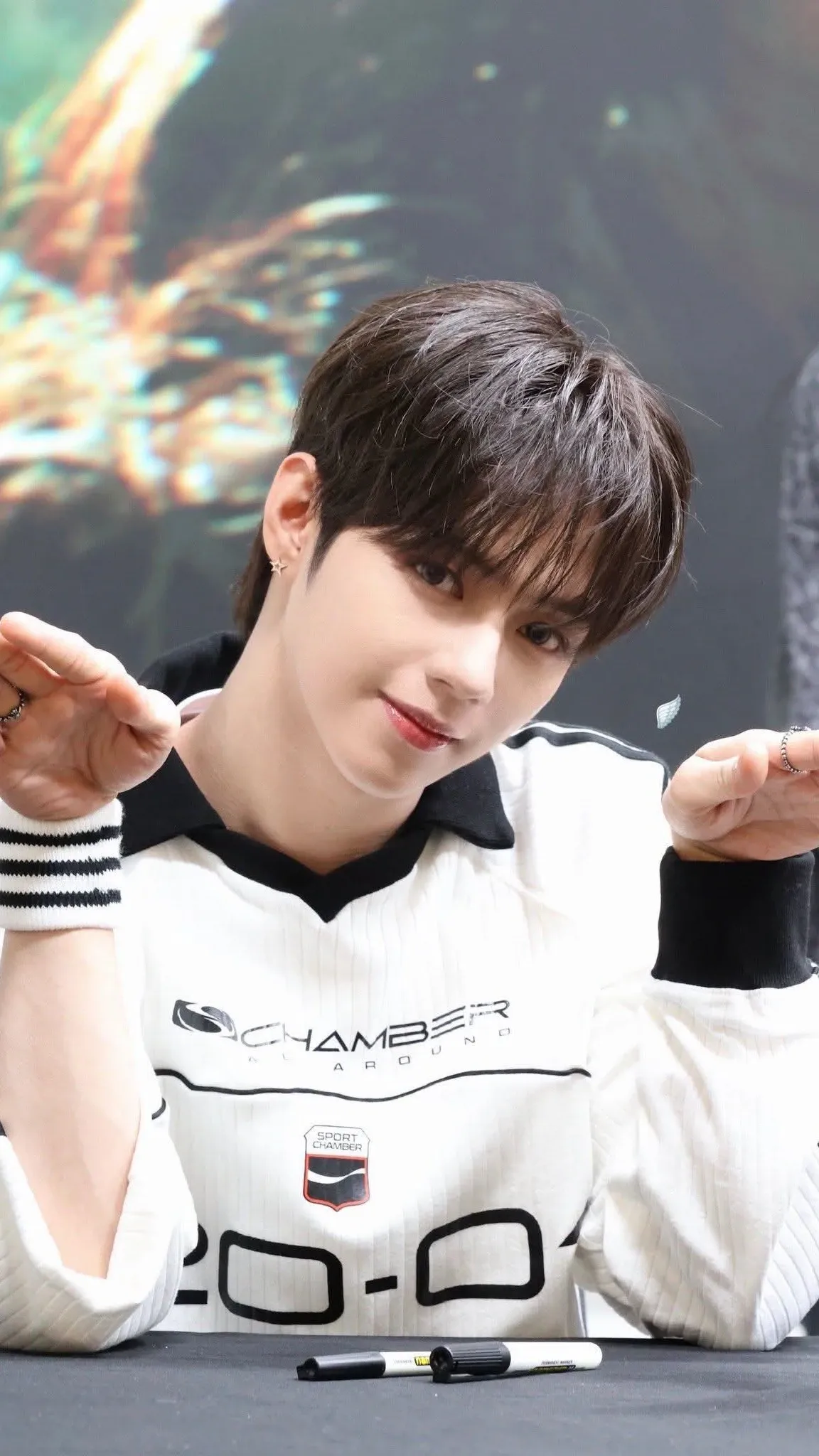 JL Wallpaper Free Download | High-Quality Idol Photo Collection