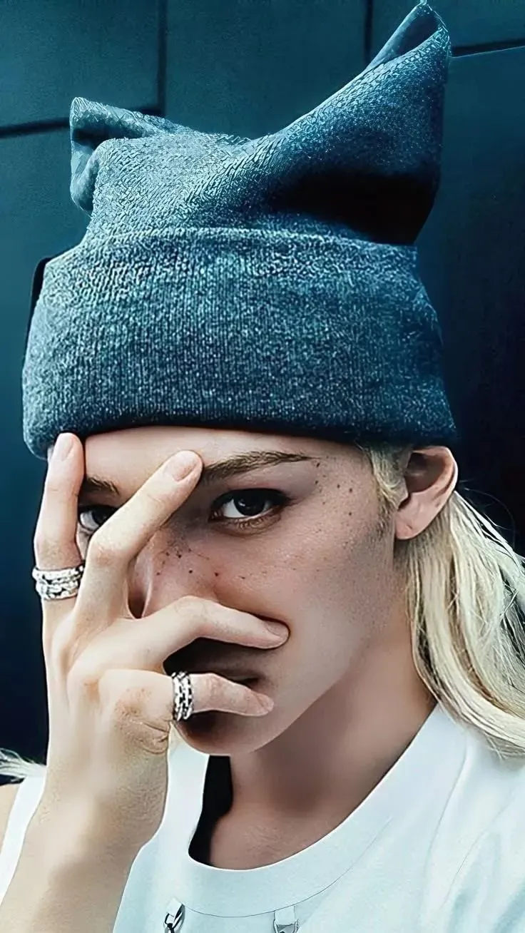 Latest photo of Felix (Stray Kids)