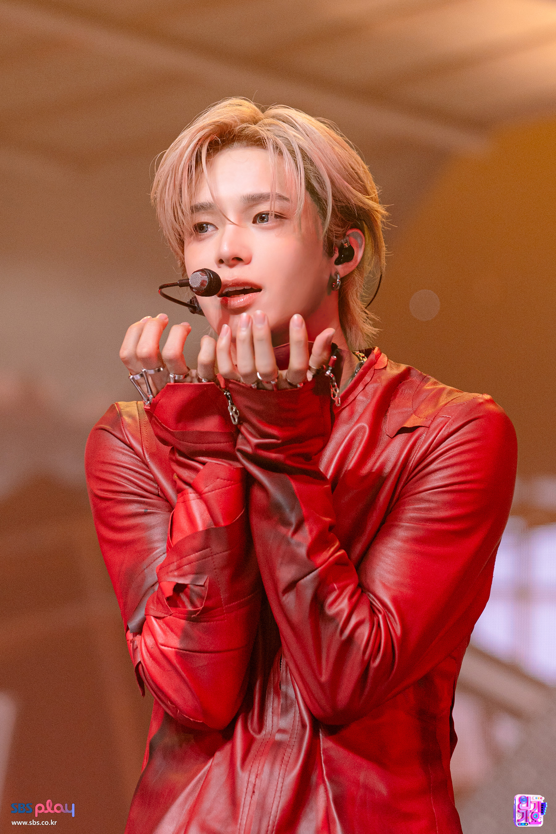 Momen yang diabadikan oleh penggemar K (&TEAM)