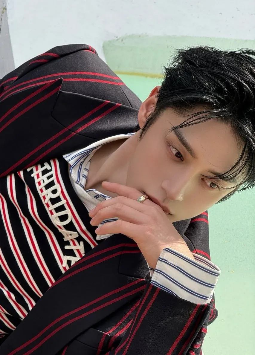 Behind-the-scenes cut of Kim Jiwoong (ZEROBASEONE)