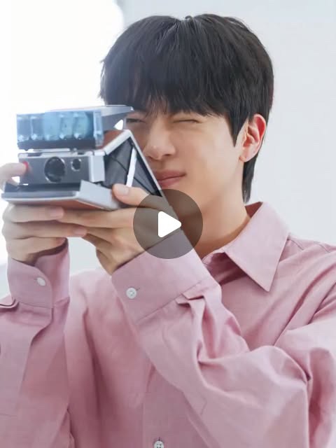 Momen yang diabadikan oleh penggemar Jin (BTS)