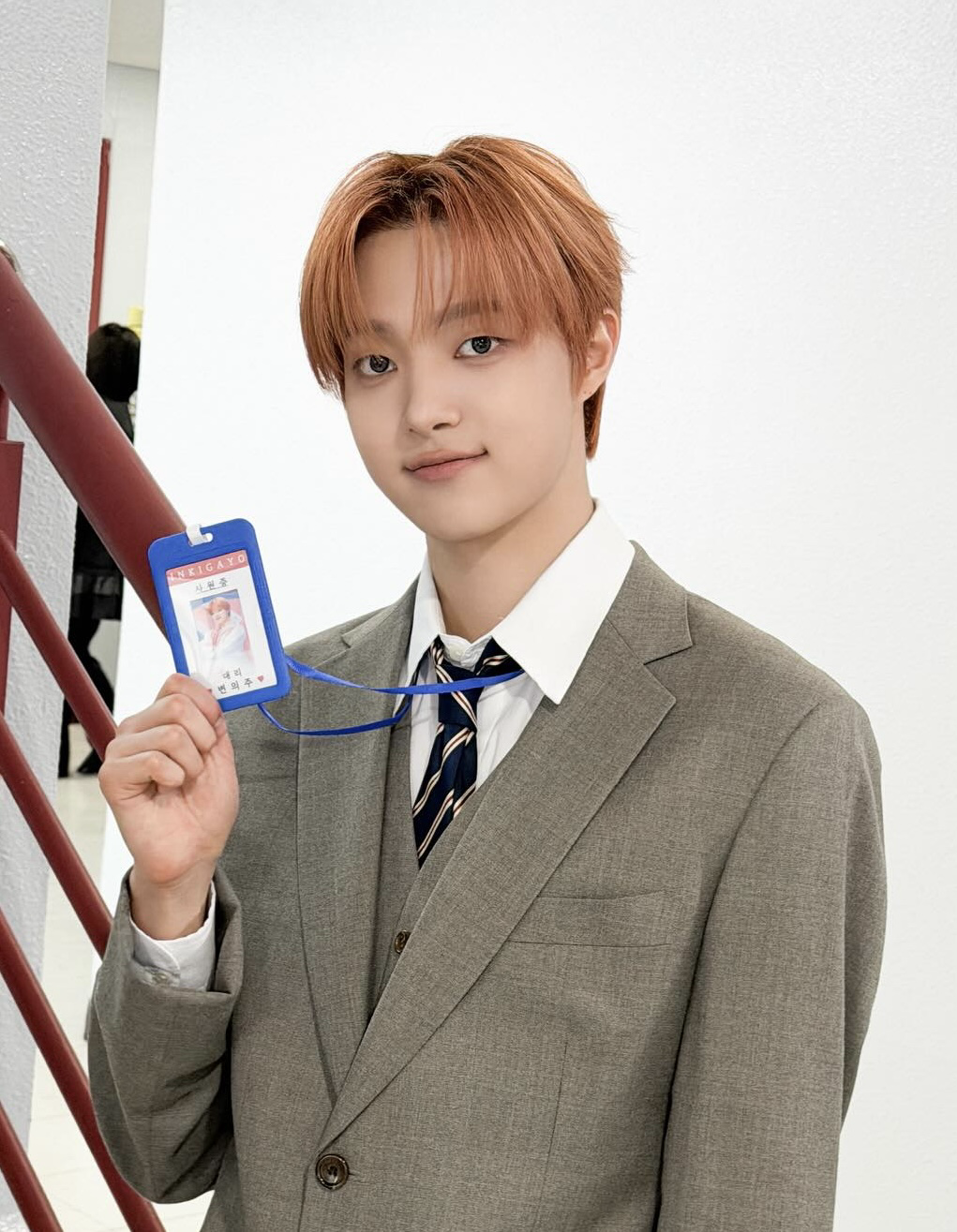 Behind-the-scenes cut of EJ (&TEAM)