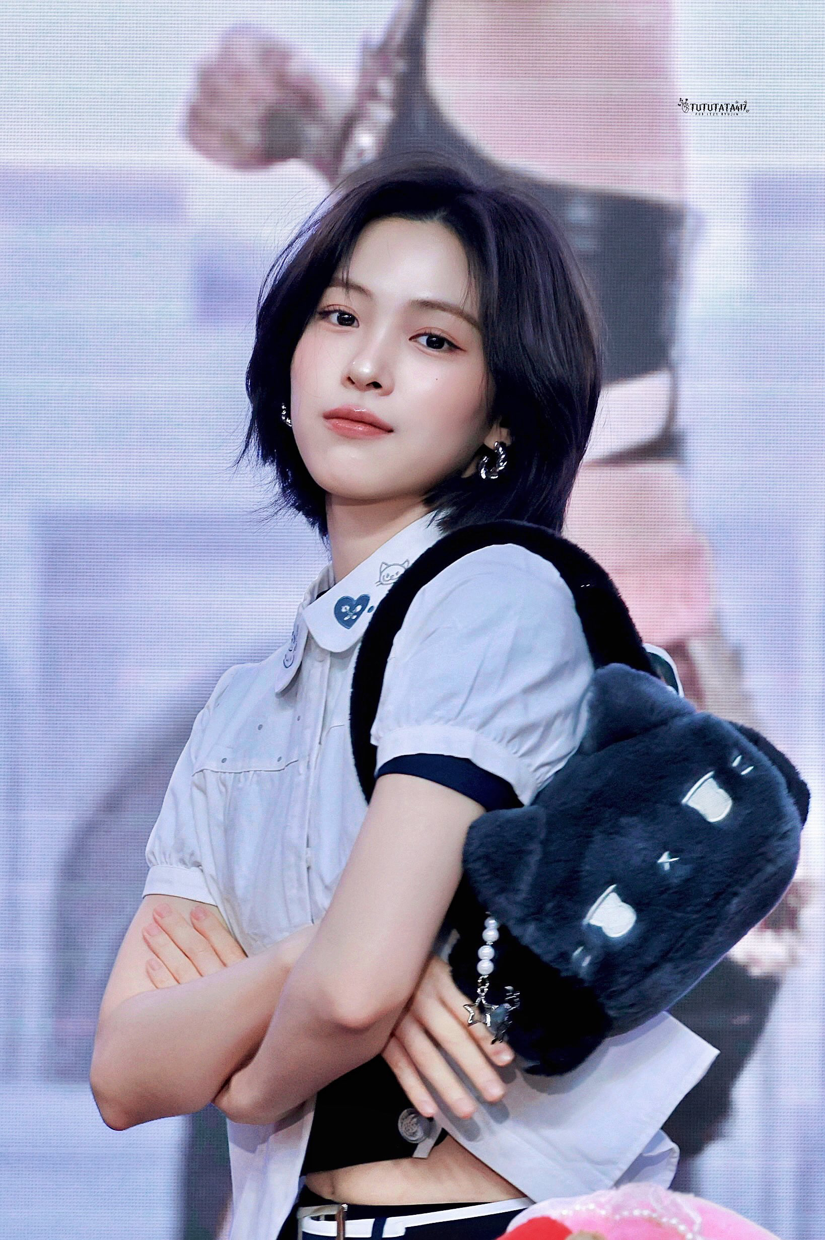 A moment captured by Ryujin (ITZY)'s fan