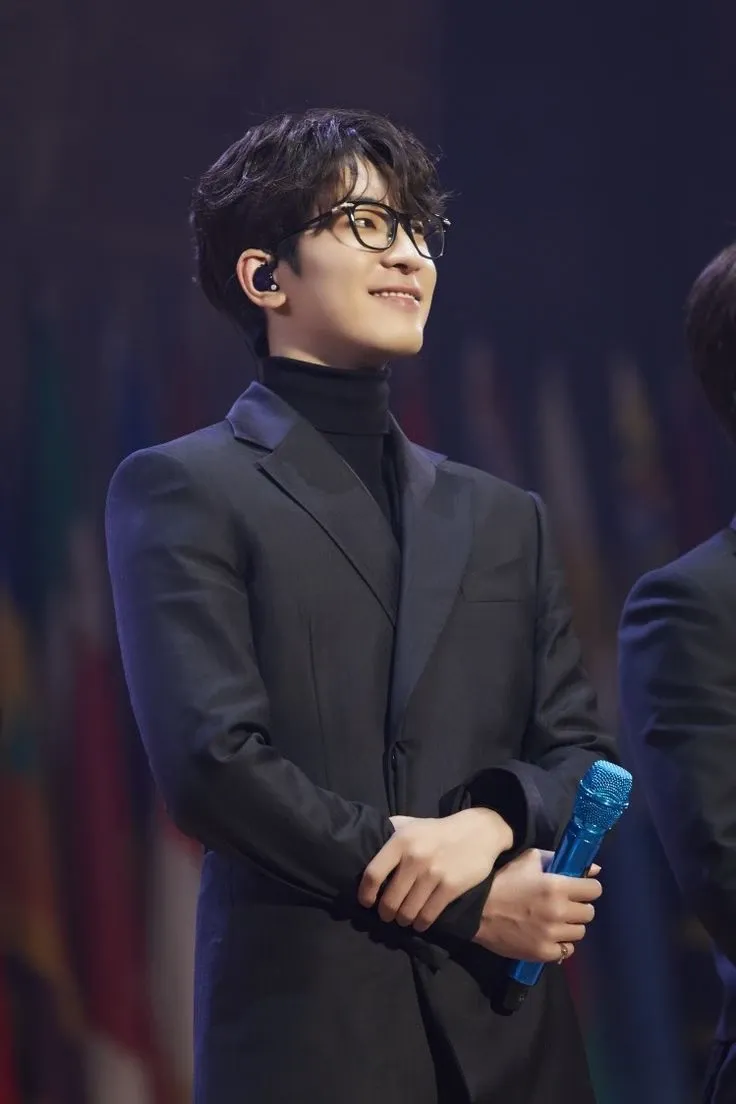 A moment captured by Wonwoo (SEVENTEEN)'s fan