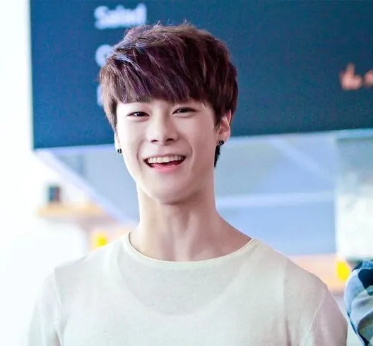 A moment captured by Moonbin (ASTRO)'s fan