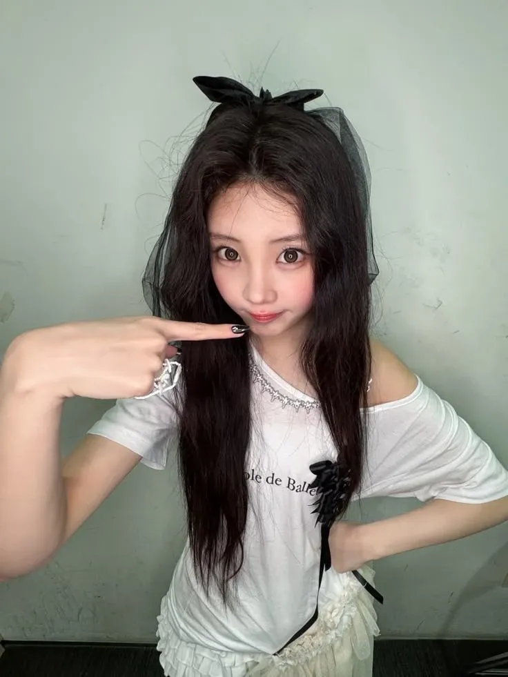 Behind-the-scenes cut of Wonhee (ILLIT)