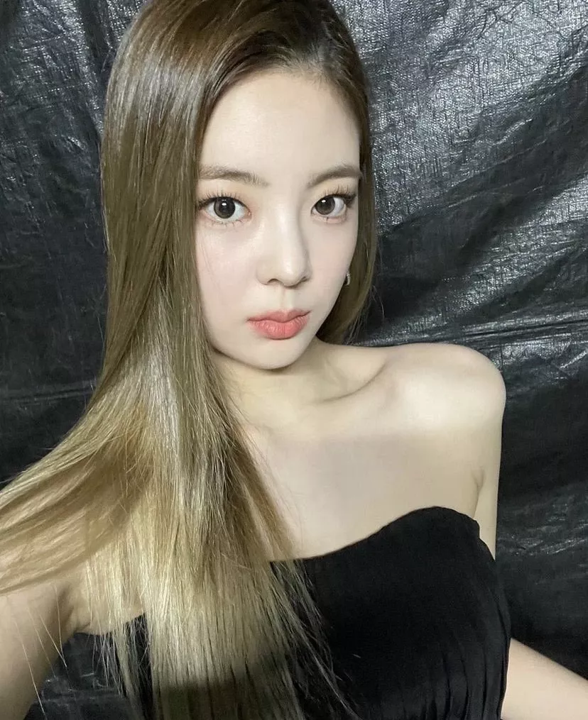 Behind-the-scenes cut of ITZY