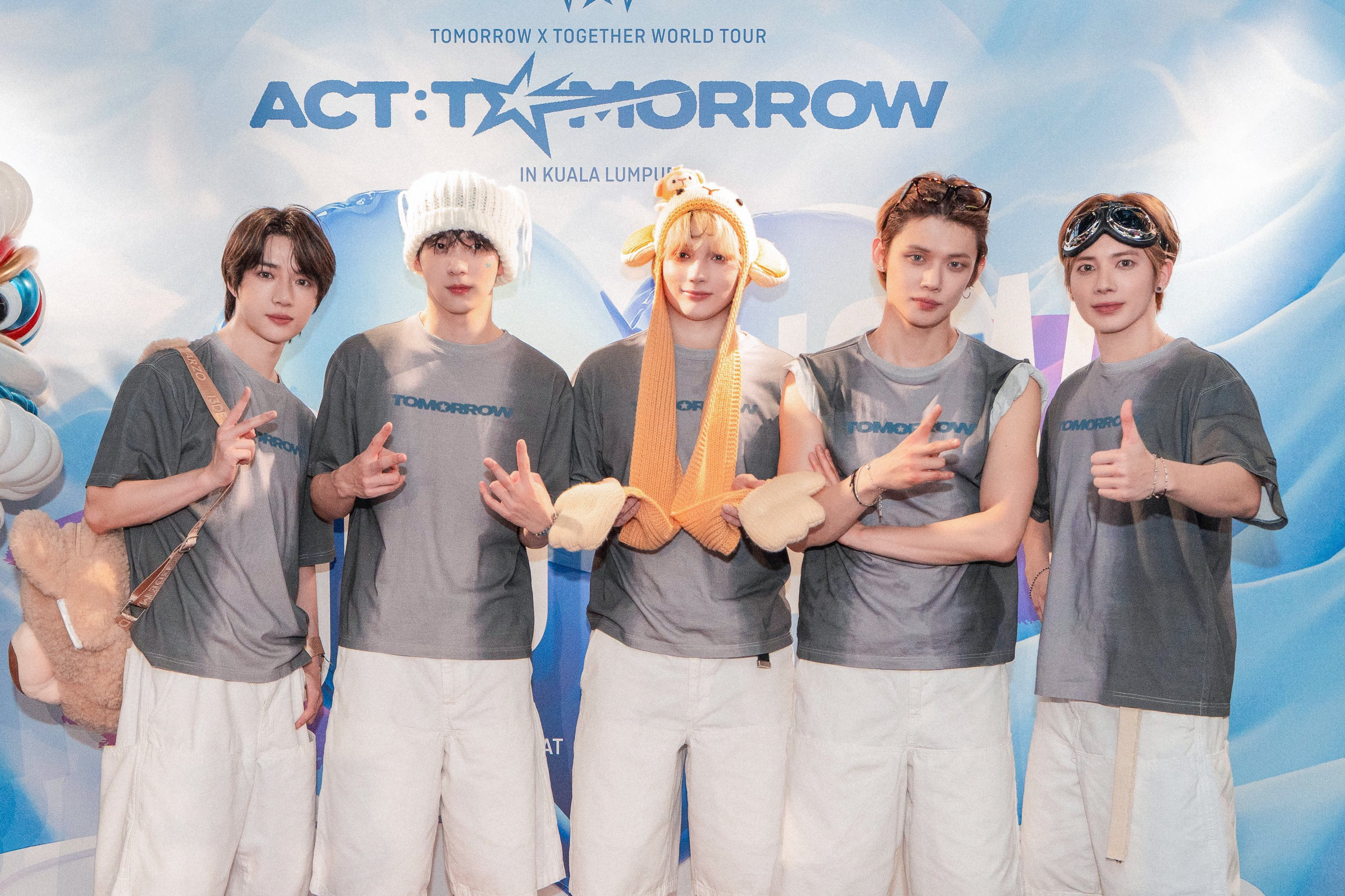 TOMORROW X TOGETHERの舞台裏ショット